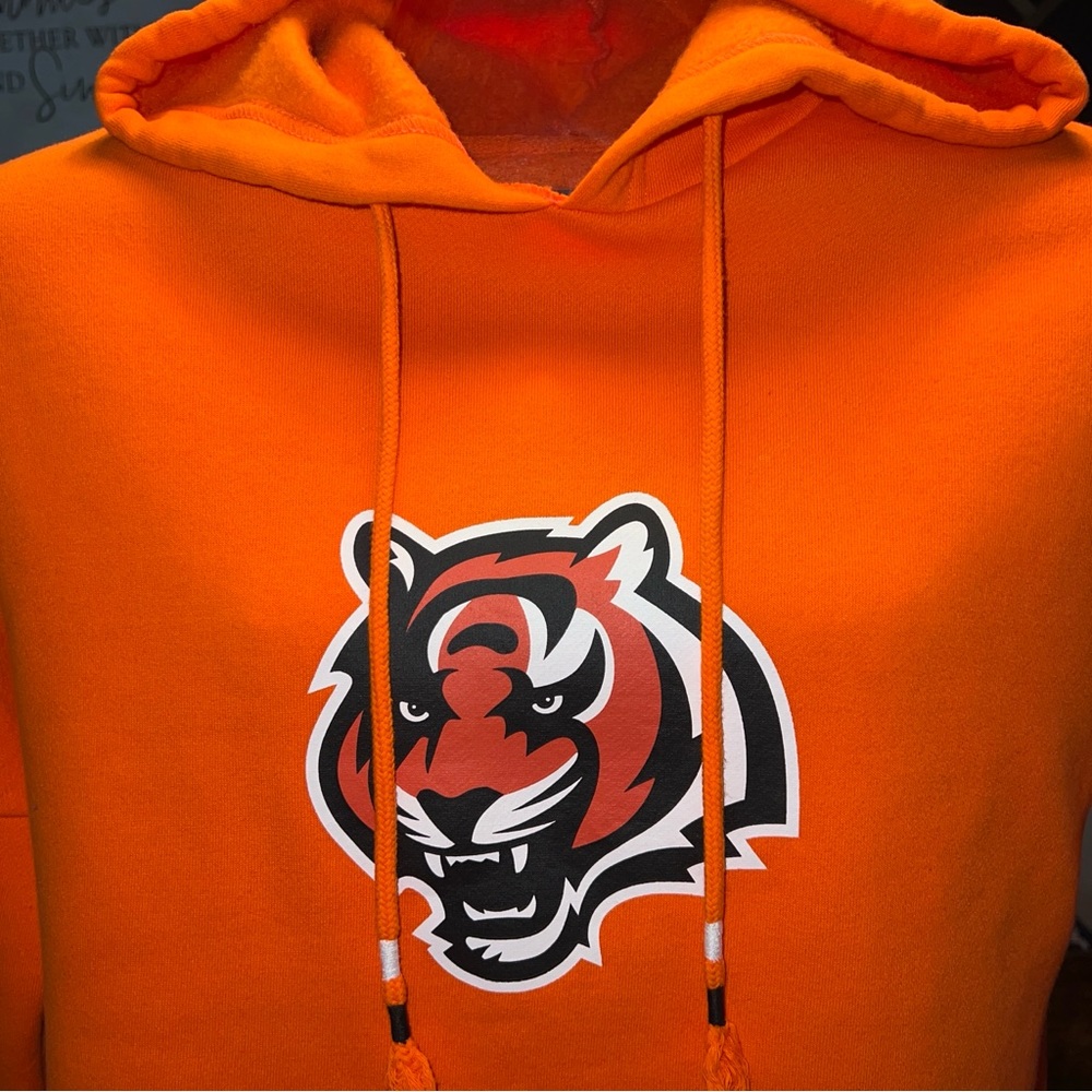 Women’s | Cropped Bengals Hoodie | NFL Team Apparel | Size Medium
